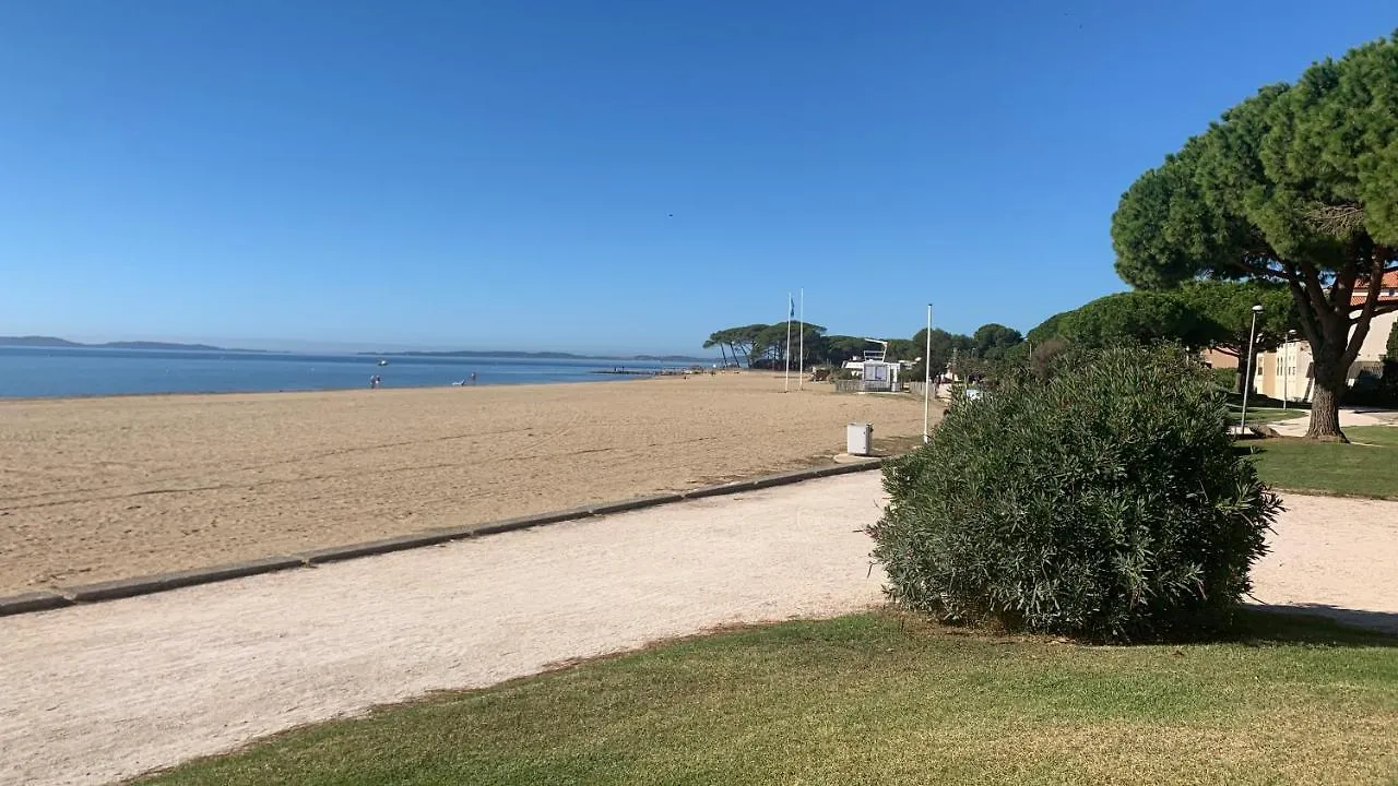 Appartement Bord De Mer La Londe-les-Maures 0*,  France