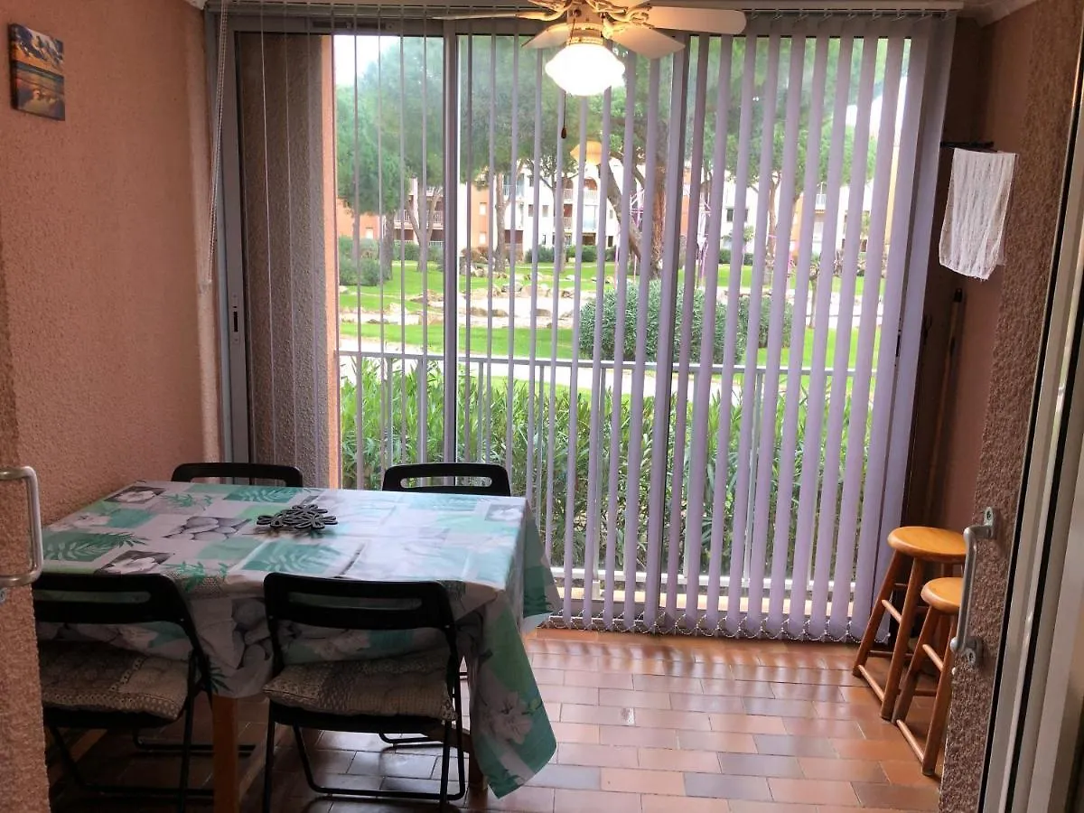 דירה לה-לונד-לה-מורה Appartement Bord De Mer צרפת